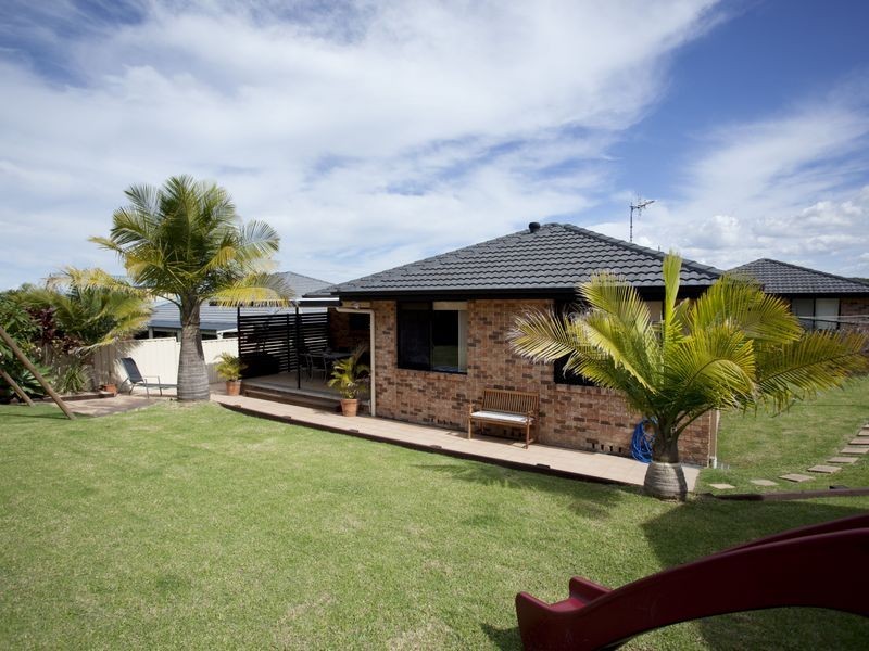 15 Surfsound Avenue, Wallabi Point NSW 2430