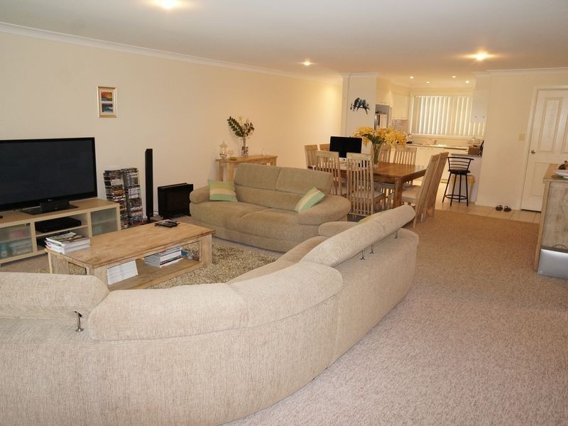 4/26-28 Ivy Cres, Old Bar NSW 2430