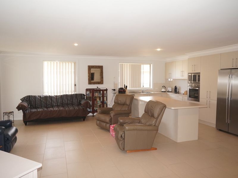 31 Bluehaven Drive, Old Bar NSW 2430