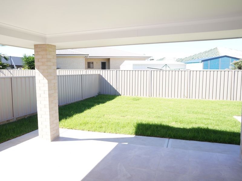 50 Albatross Way, Old Bar NSW 2430