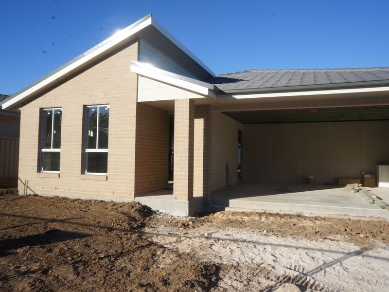 52 Albatross Way, Old Bar NSW 2430