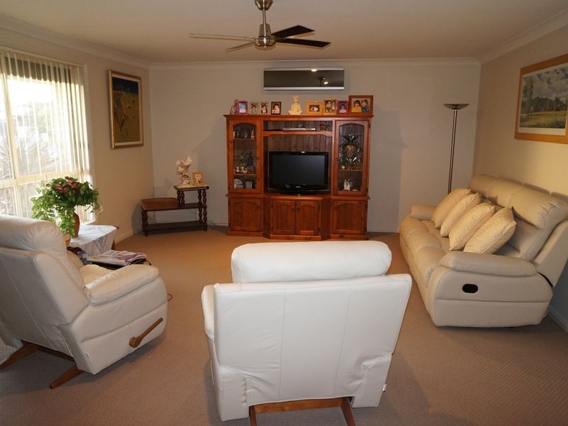9 Bluehaven Drive, Old Bar NSW 2430