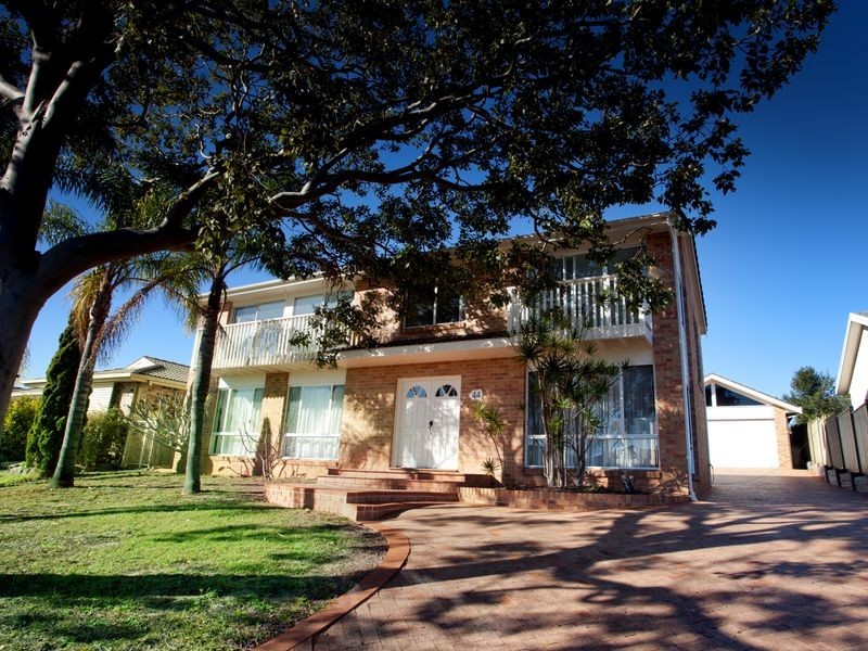 44 Molong Road, Old Bar NSW 2430