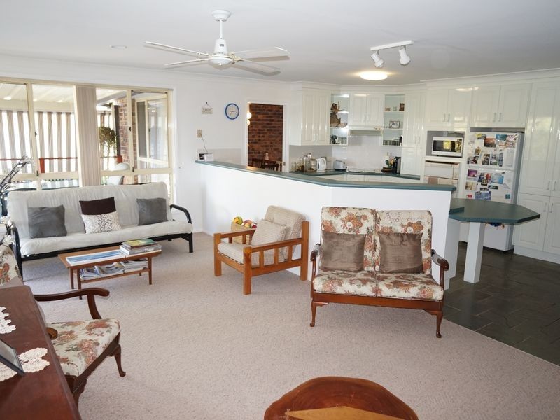 32 Carrabeen Drive, Old Bar NSW 2430