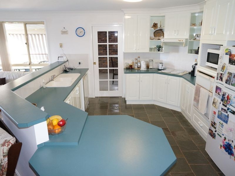 32 Carrabeen Drive, Old Bar NSW 2430