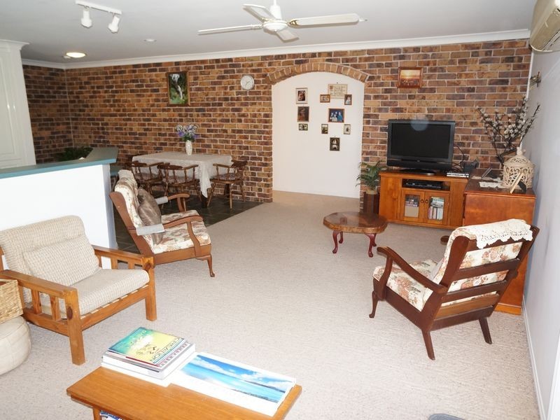 32 Carrabeen Drive, Old Bar NSW 2430