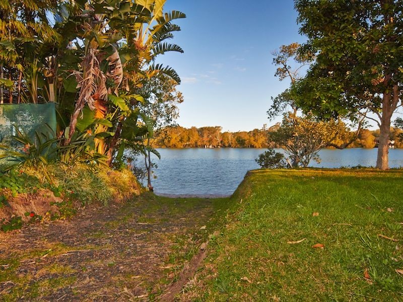 24 Cowans Lane, Oxley Island NSW 2430
