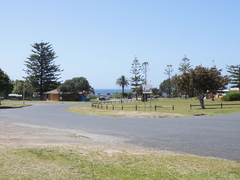 1 Old Bar Road, Old Bar NSW 2430
