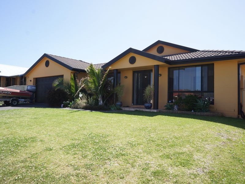 7 Surfsound Ave, Wallabi Point NSW 2430
