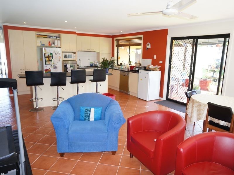 7 Surfsound Ave, Wallabi Point NSW 2430