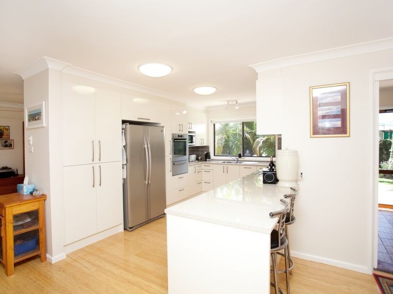 14 Oceanic Place, Old Bar NSW 2430