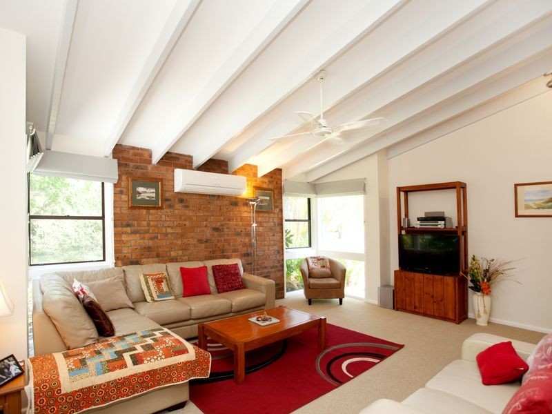 14 Oceanic Place, Old Bar NSW 2430