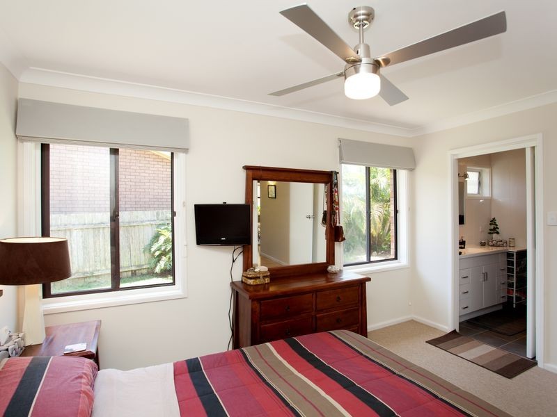 14 Oceanic Place, Old Bar NSW 2430