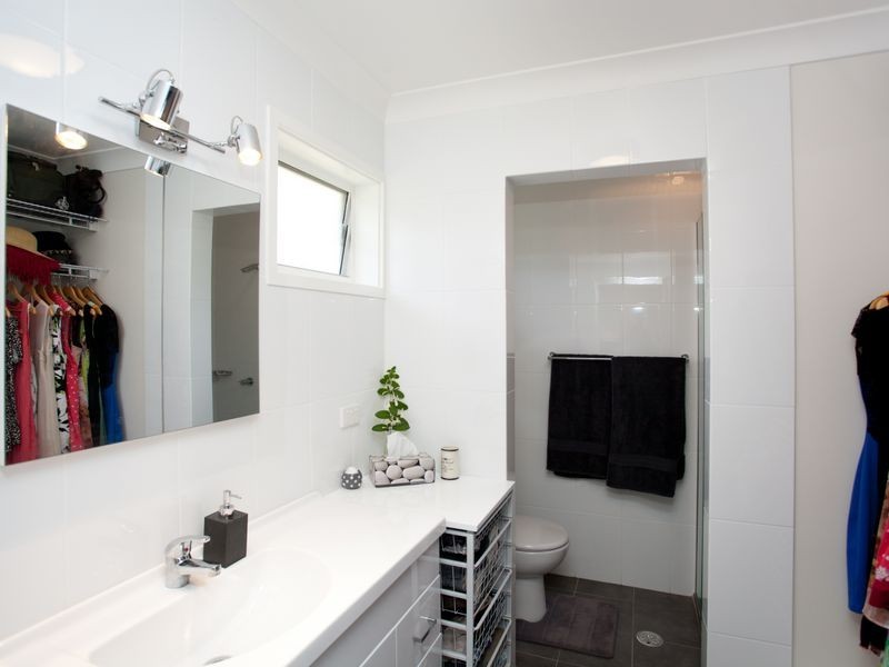 14 Oceanic Place, Old Bar NSW 2430