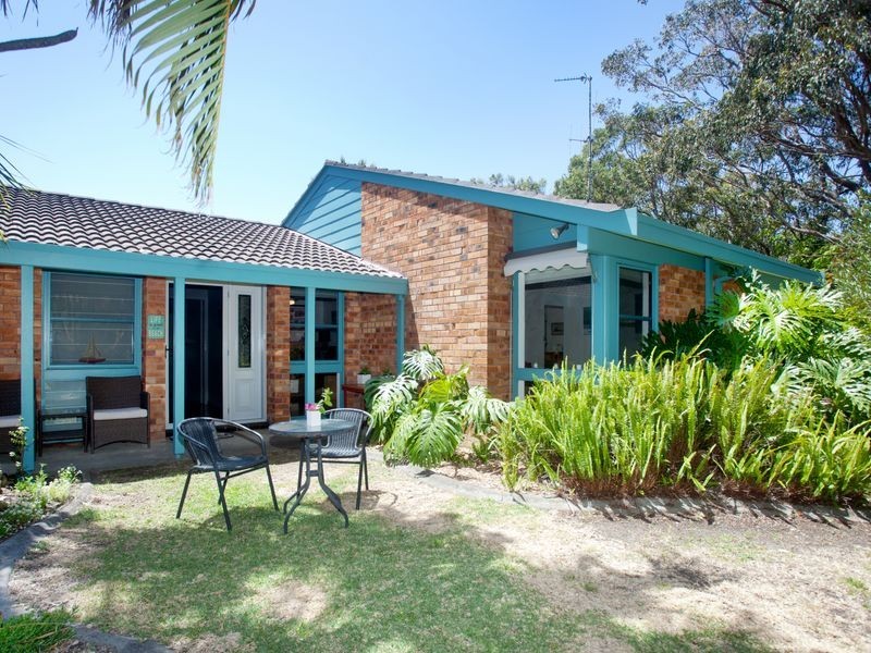 14 Oceanic Place, Old Bar NSW 2430