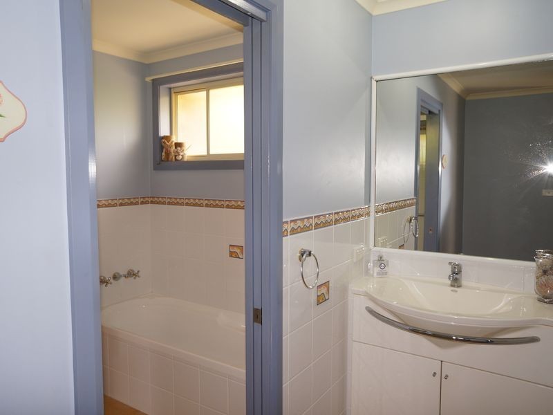 2/24 Wyden Street, Old Bar NSW 2430