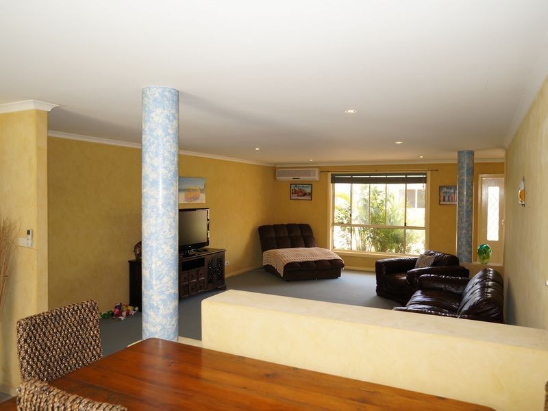 2/24 Wyden Street, Old Bar NSW 2430