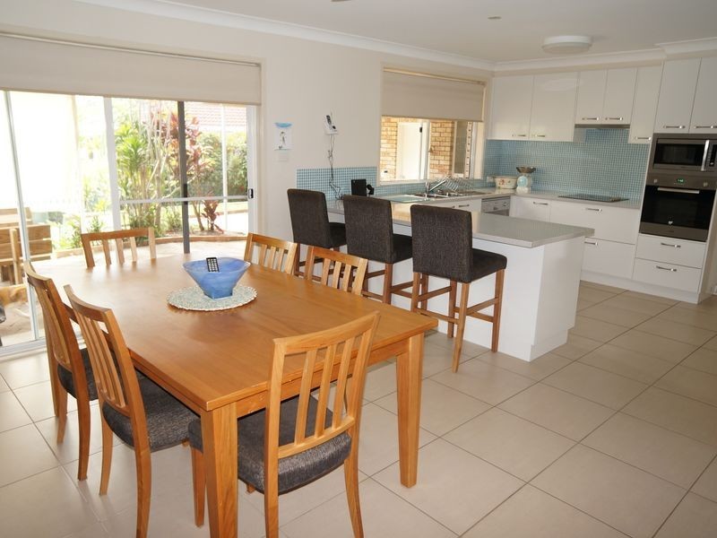 5 Casuarina Close, Old Bar NSW 2430