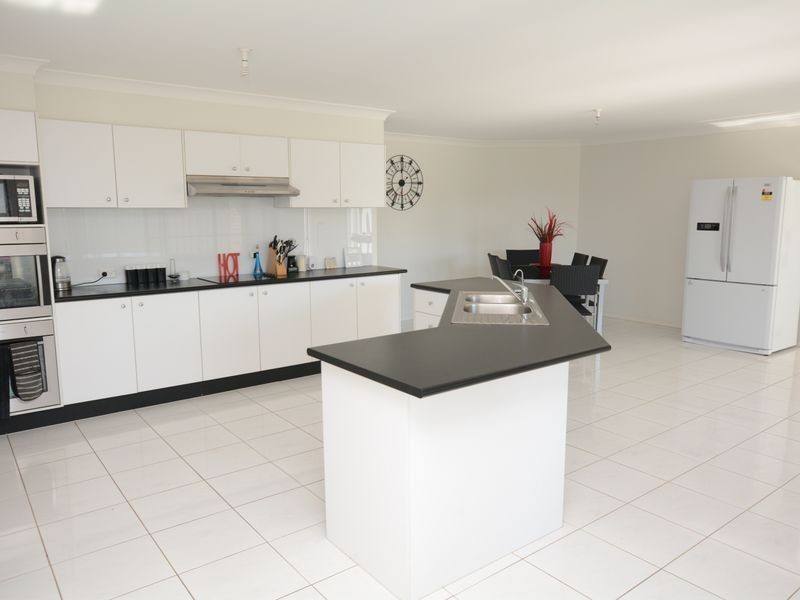 2 Threadfin Court, Old Bar NSW 2430