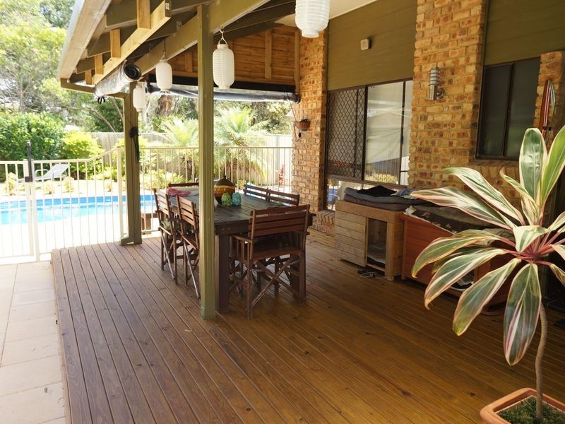 18 Oceanic Place, Old Bar NSW 2430