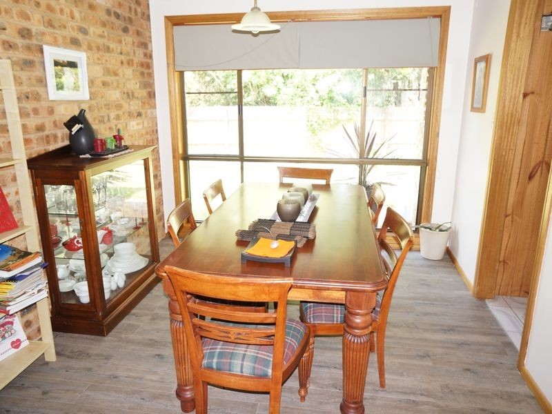 18 Oceanic Place, Old Bar NSW 2430