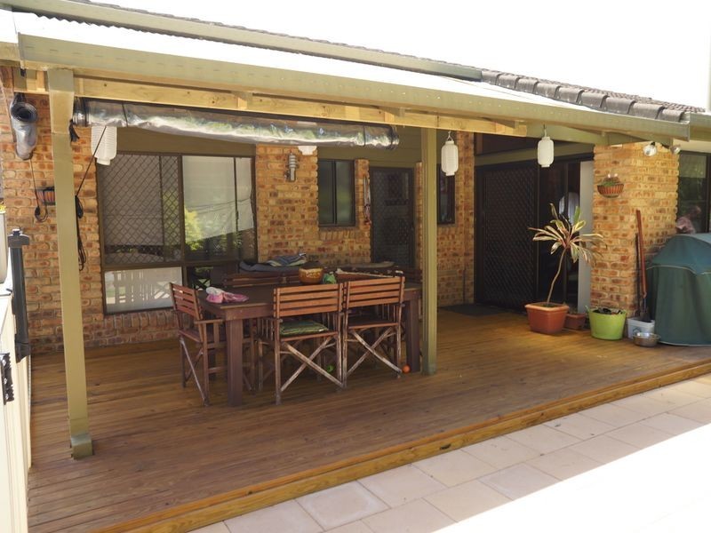 18 Oceanic Place, Old Bar NSW 2430