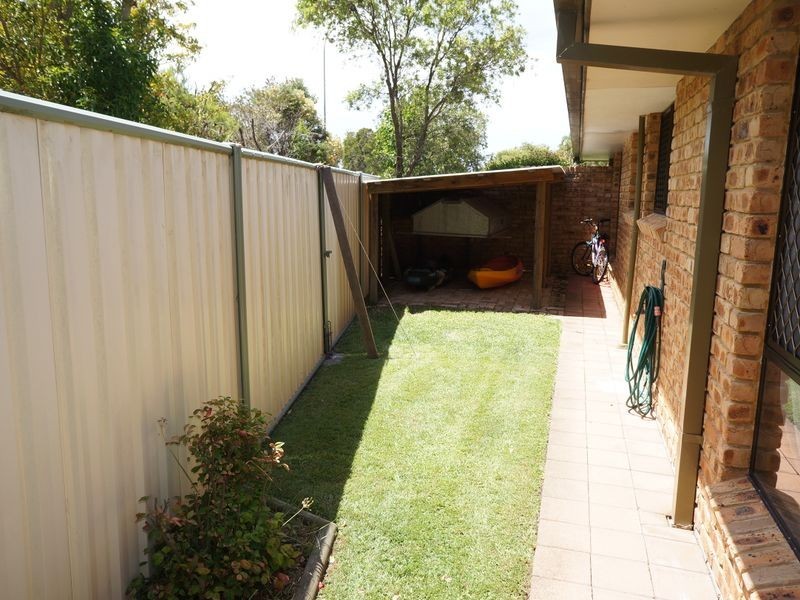 18 Oceanic Place, Old Bar NSW 2430