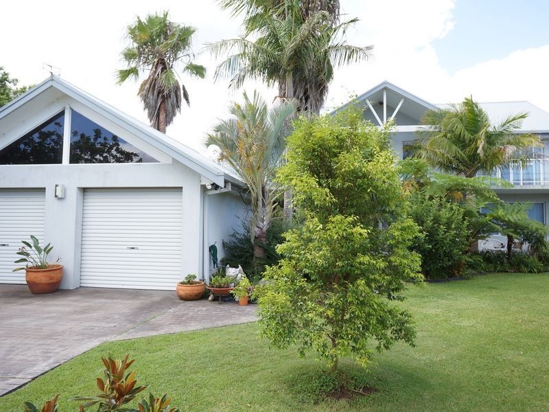 11 Laurina Close, Old Bar NSW 2430