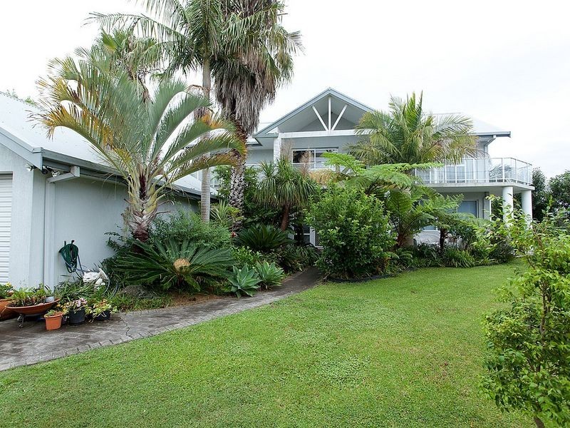 11 Laurina Close, Old Bar NSW 2430