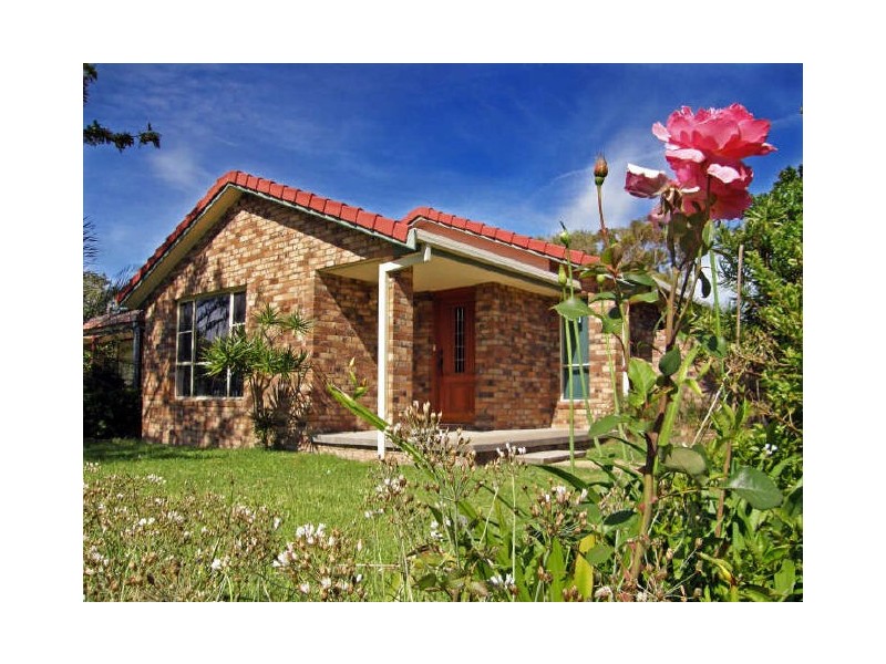 9 Oceanic Place, Old Bar NSW 2430