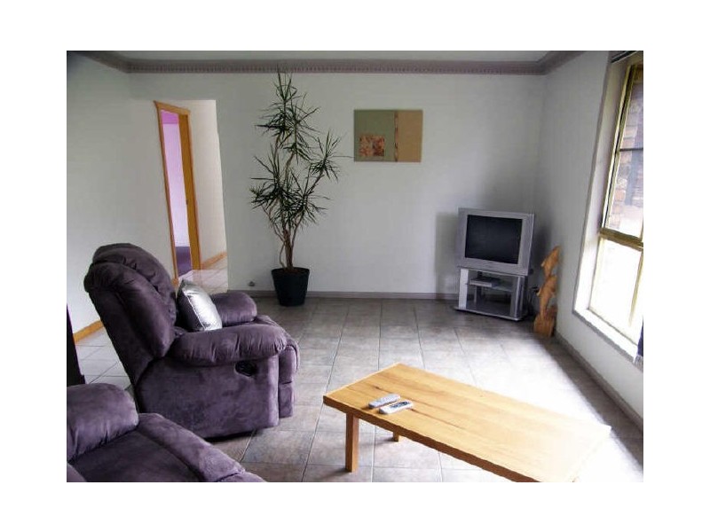 9 Oceanic Place, Old Bar NSW 2430