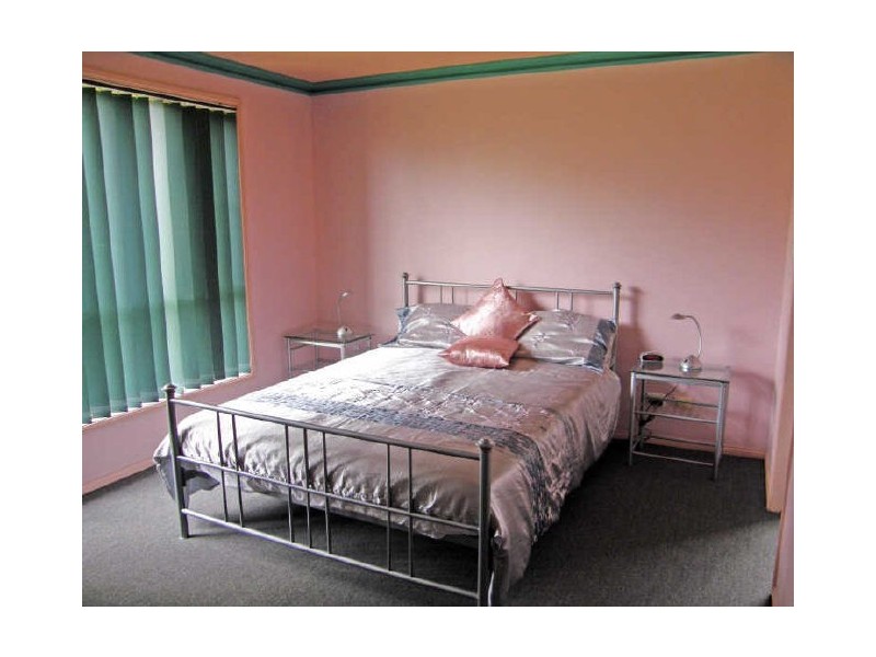 9 Oceanic Place, Old Bar NSW 2430