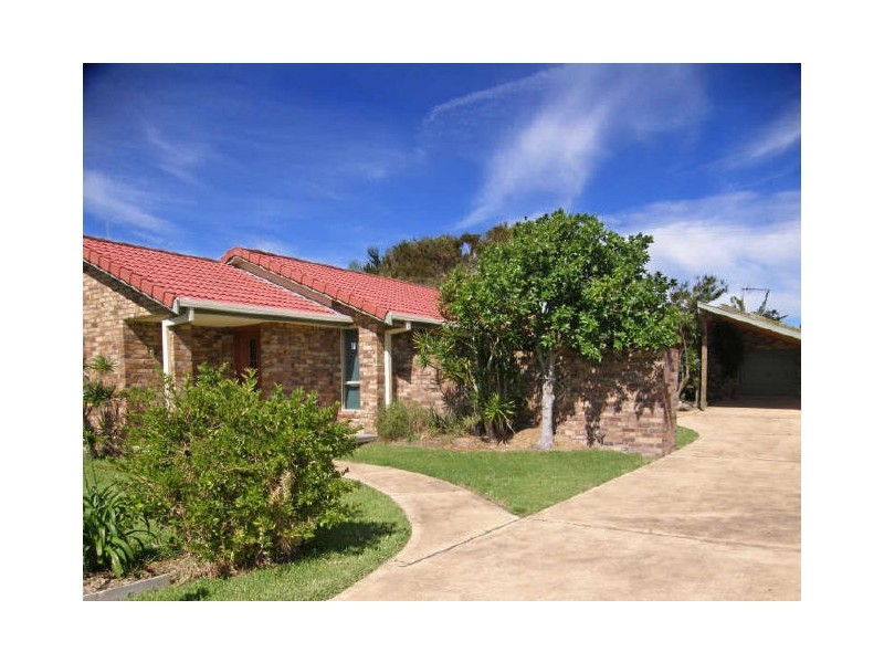 9 Oceanic Place, Old Bar NSW 2430