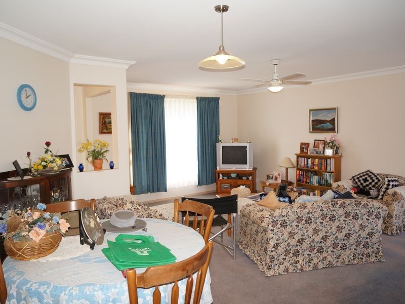 11 Bluehaven Drive, Old Bar NSW 2430