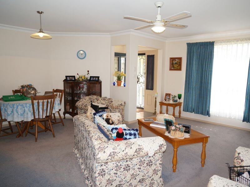 11 Bluehaven Drive, Old Bar NSW 2430