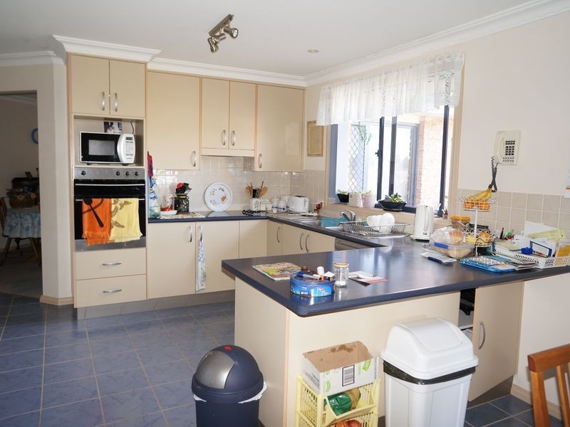 11 Bluehaven Drive, Old Bar NSW 2430