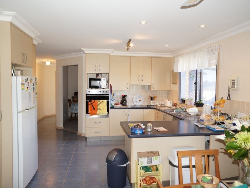 11 Bluehaven Drive, Old Bar NSW 2430