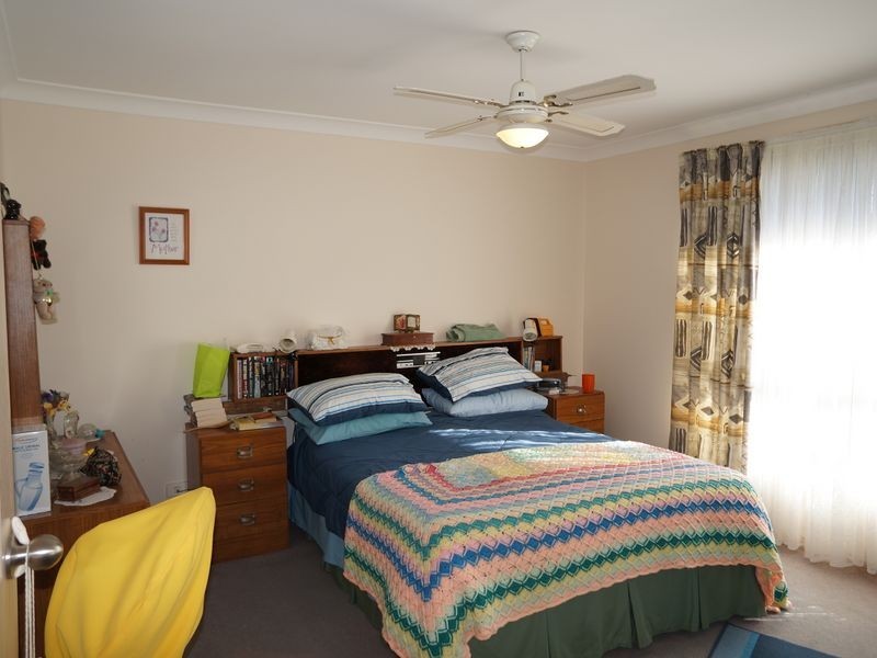 11 Bluehaven Drive, Old Bar NSW 2430