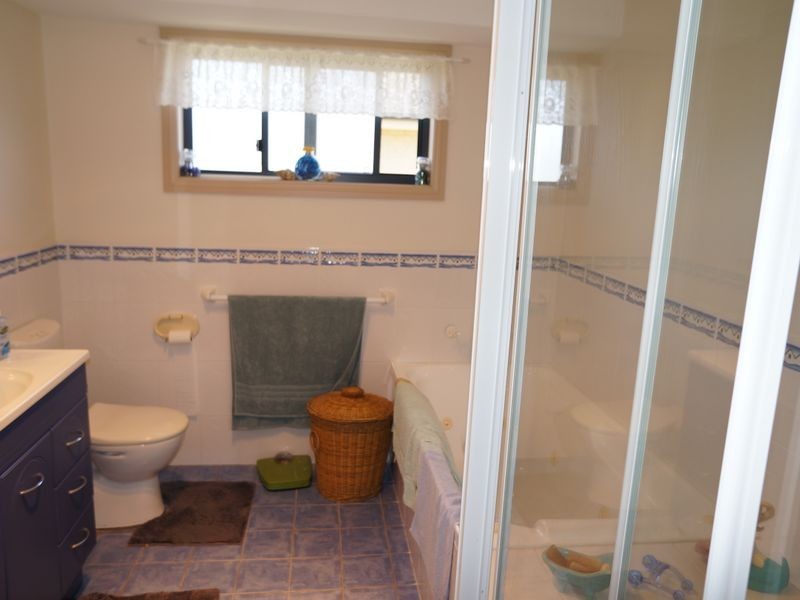 11 Bluehaven Drive, Old Bar NSW 2430
