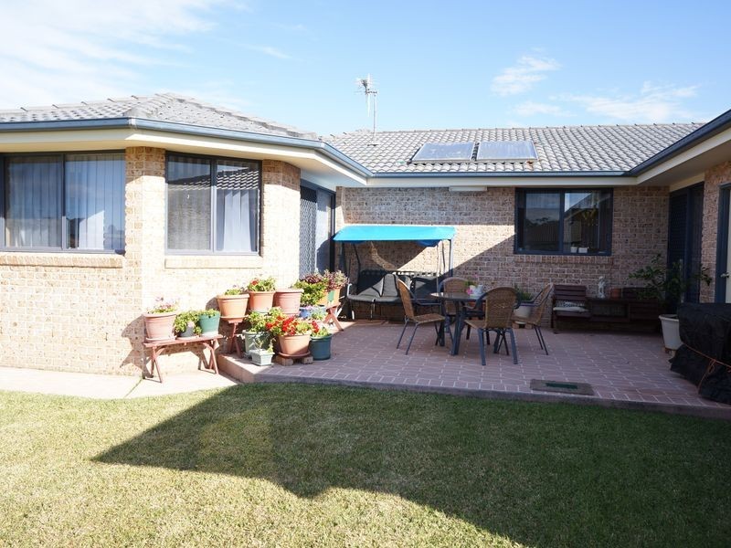 11 Bluehaven Drive, Old Bar NSW 2430