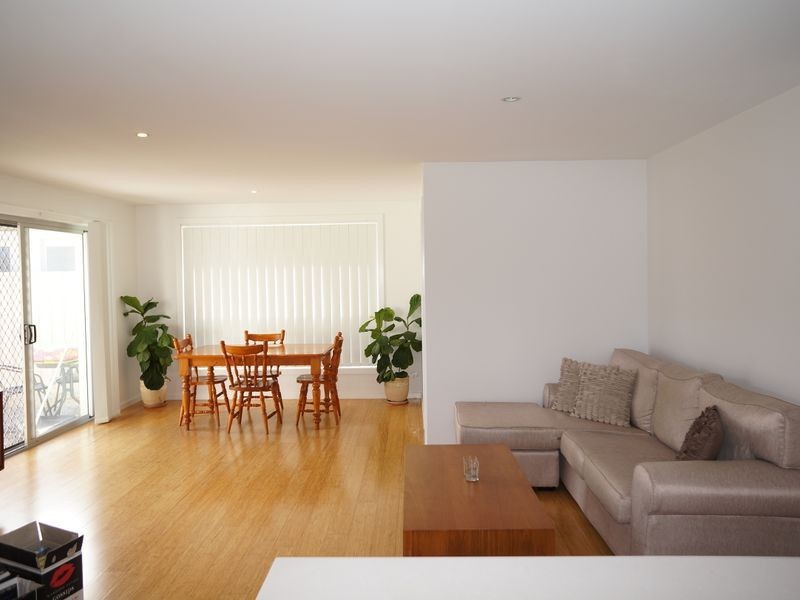 8 Bluehaven Drive, Old Bar NSW 2430