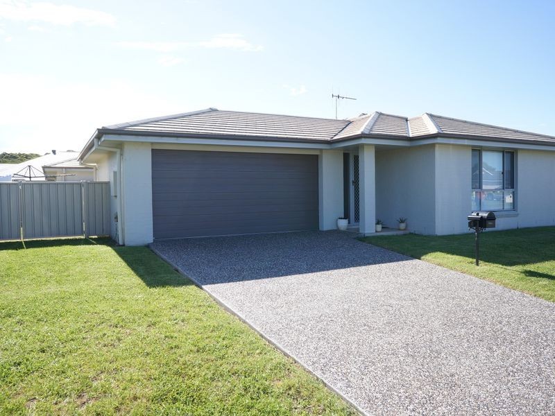 8 Bluehaven Drive, Old Bar NSW 2430