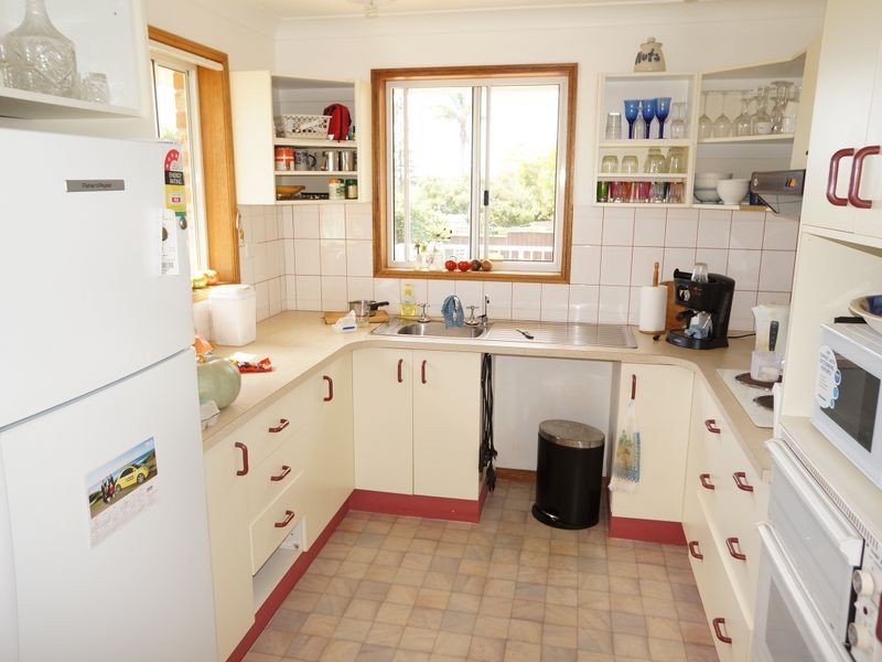 37 Molong Road, Old Bar NSW 2430