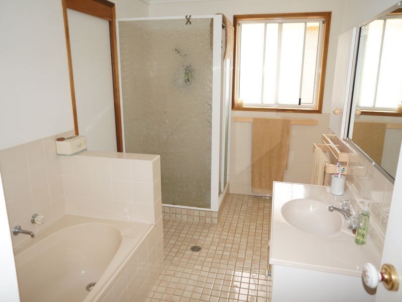 37 Molong Road, Old Bar NSW 2430