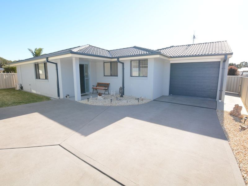 3B Albatross Way, Old Bar NSW 2430