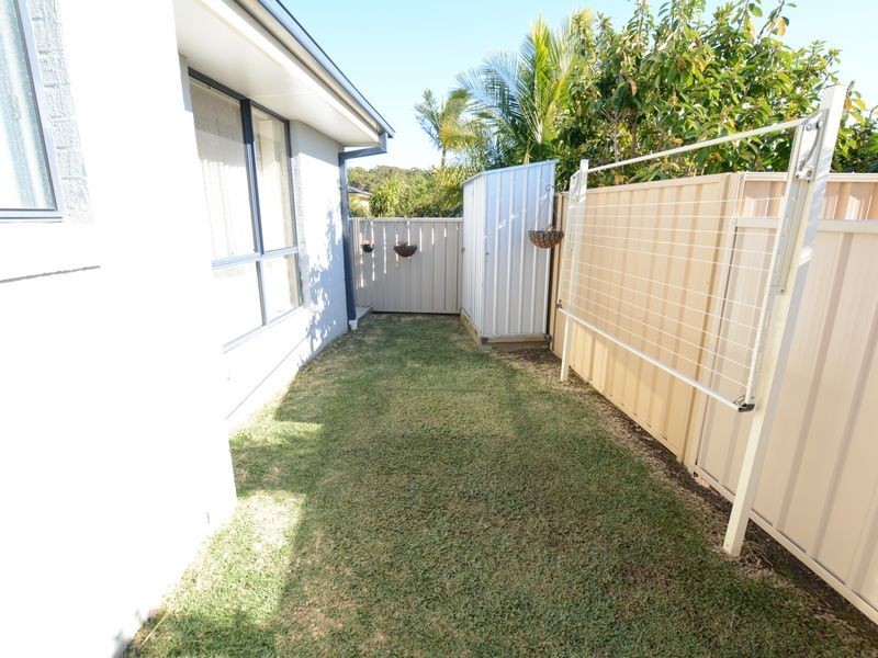 3B Albatross Way, Old Bar NSW 2430