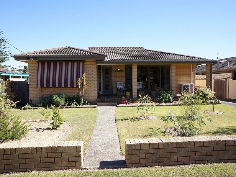 19 Richardson St, Old Bar NSW 2430