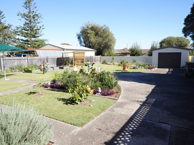 19 Richardson St, Old Bar NSW 2430