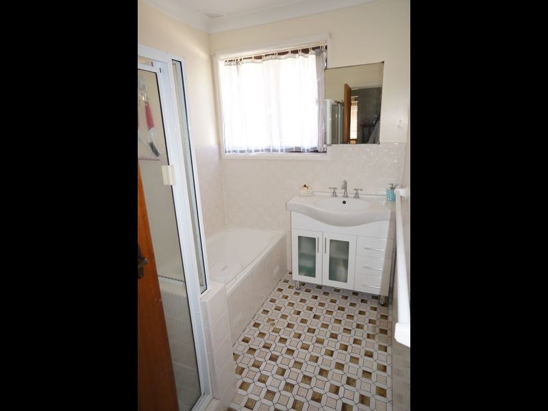 19 Richardson St, Old Bar NSW 2430