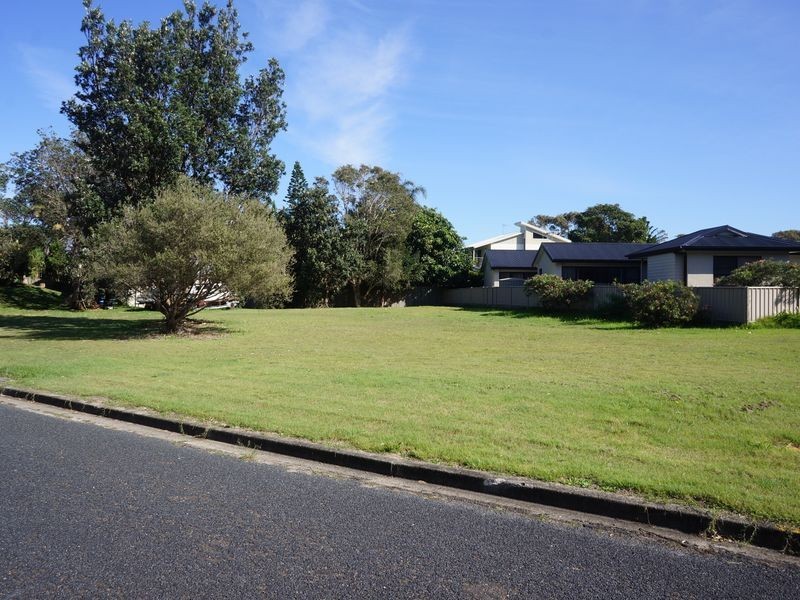 1 Pacific Parade, Old Bar NSW 2430